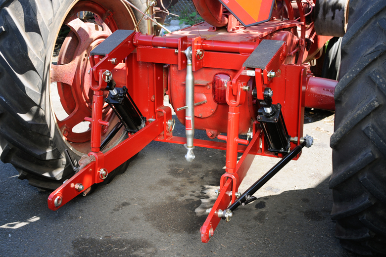 Hydraulic Cylinder For Farmall H, M, Super H, Super M 300, 400, 450, 460, 504, 560, 3 Point Hitch Adapter. EACH