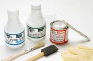 <P>POR-15 created the <B>SUPER STARTER KIT</B> in response to requests from customers anxious to try out the entire 3-step rust-stopping system, as well as those customers who need to cut oily residue on the metal they plan to paint.</P><P>You'll get a 4 oz. can of <B>POR-15<SUP></SUP></B> (enough to cover 12 square feet), a half-pint of <B>METAL-READY</B>, two wooden handle paint brushes, and a pair of our special high-dexterity surgical latex gloves, PLUS an 8-ounce bottle of our famous <B>MARINE CLEAN</B>, the world's greatest WATER BASED degreaser.</P><IMG style=WIDTH: 643px; HEIGHT: 237px height=231 src=http://www.por15.com/core/media/media.nl?id=1126&c=118126&h=b856bf3835ae642568fc width=634 border=0>